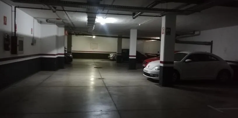 Apto Isa: Amplio Y Acogedor Apto De 75M Con Terraza, Aire Acondicionado Y Parking Gratuito Los Abrigos 0*,  Spanien