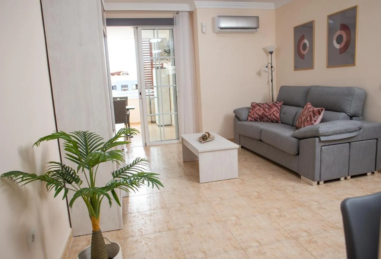 Apto Isa: Amplio Y Acogedor Apto De 75M Con Terraza, Aire Acondicionado Y Parking Gratuito Los Abrigos Appartamento