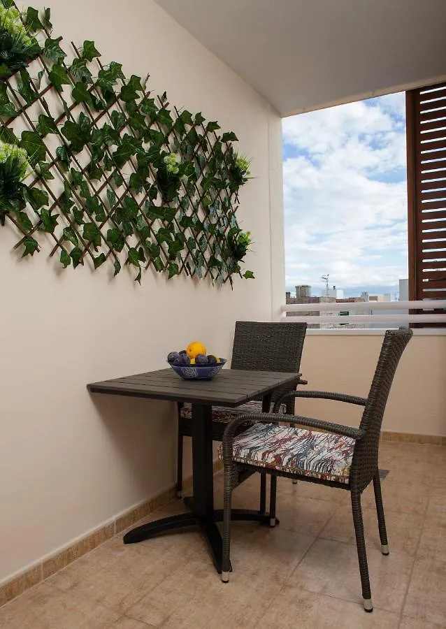 Apto Isa: Amplio Y Acogedor Apto De 75M Con Terraza, Aire Acondicionado Y Parking Gratuito Los Abrigos Appartamento