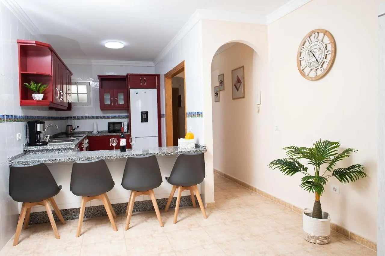 Apto Isa: Amplio Y Acogedor Apto De 75M Con Terraza, Aire Acondicionado Y Parking Gratuito Los Abrigos 0*,